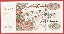Algérie - Billet De 200 Dinars - 21 Mai 1992 - P138 - Algerien