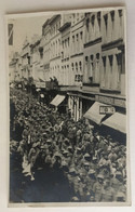 Oostende  FOTOKAART  Engelse Krijgsgevangenen In Een Centrumstraat   English POW   EERSTE WERELDOORLOG - Oostende