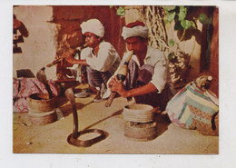 PAKISTAN - KARACHI, Snake Charmers / Schlangenbeschwörer - Pakistan
