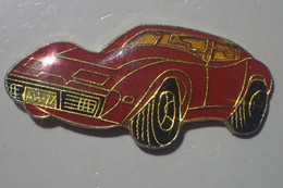 Pin's AUTOMOVILES / CORVETTE ROUGE AH 77 - Corvette