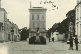 La Rochelle * Place Et Le Buste De Réaumur - La Rochelle