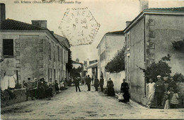 Irleau * La Grande Rue Du Village * Villageois - Autres & Non Classés