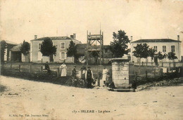 Irleau * La Place Du Village * Villageois - Other & Unclassified
