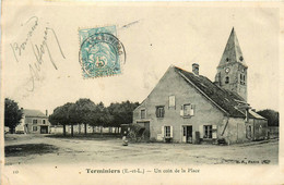 Terminiers * Un Coin De La Place Du Village - Other & Unclassified