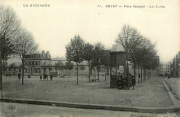 Brest * Place Sanquer Et Les écoles * Enfants Kiosque école - Brest