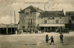 Les Laumes * Alésia * Place Et Hôtel De La Gare * Automobile Voiture Ancienne - Other & Unclassified