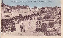 CHATILLON SUR CHALARONNE   -  LA PLACE UN JOUR DE FOIRE - Châtillon-sur-Chalaronne