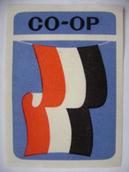 CO-OP (motive Flag) - Larger Matchbox Label (9,7 X 7 Cm) Czechoslovakia Export, Probably Yemen - Zündholzschachteletiketten