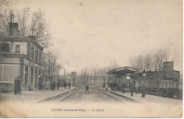 CPA. CHARS (95.Val D'Oise) La Gare. Train En Gare, Voyageurs. Circulé En 1919 - Chars