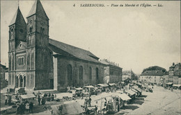 57 SARREBOURG / Place Du Marché Et L'église / - Sarrebourg