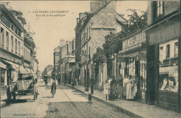 76 CAUDEBEC LES ELBEUF / Rue De La République / TRES BELLE CARTE ANIMEE - Caudebec-lès-Elbeuf