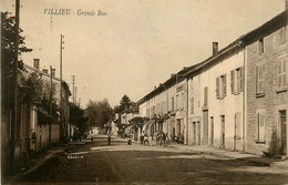 Villieu * La Grande Rue Du Village * Villageois - Non Classés