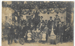 49    MOULIHERNE  CARTE  PHOTO  LA  JOYEUSE  FANFARE  DE   MOULIHERNE  1904  (  Petit  Pli En  Bas à Droite ) - Chateauneuf Sur Sarthe