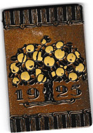 MINI CALENDRIER De 1912, Offert Par LA MAISON BOUCICAUT, AU BON MARCHE. Couverture Gauffrée - Small : 1921-40