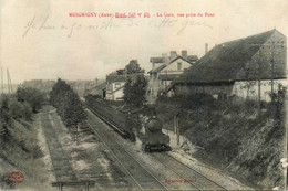 Mesgrigny * La Gare Du Village , Vue Prise Du Pont * Train Ligne Chemin De Fer - Autres & Non Classés