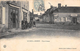 Le Breil Sur Mérize      72          Place D'Armes  Commerces . Enpartie Décollée       (voir Scan) - Autres & Non Classés