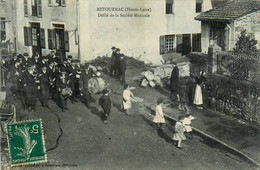 Retournac * Défilé De La Société Musicale Dans Une Rue De La Commune * Fête Locale * Fanfare - Retournac