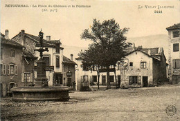 Retournac * La Place Du Château Et La Fontaine * Horlogerie AYEL - Retournac