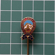 Badge Pin ZN012522 - Alpinism Mountaineering Hiking Yugoslavia Croatia Association Planinarski Savez Hrvatske - Alpinism, Mountaineering