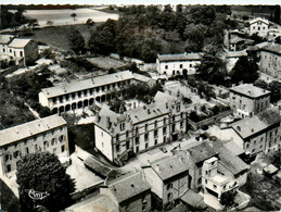 St Jean Soleymieux * Vue Aérienne Sur La Mairie , L'école Et La Colonie De Vacances - Saint Jean Soleymieux