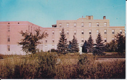 St-Joseph's Génerl Hospital Estevan, Saskatchewan Canada, Jardin Statue Une Personne, Garden - Autres & Non Classés