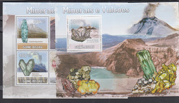 VOLCANOES - GUINEA BISSAU - 2009 - MINERALS & VOLCANOES SHEETLET OF 6 + S/SHEET  MINT NEVER HINGED - Volcans