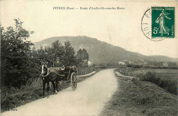 Pitres * La Route D'amfreville Sous Les Monts * Attelage - Autres & Non Classés