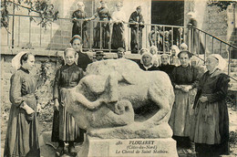 Plouaret * Le Cheval De St Mathieu * Femmes Du Pays En Coiffe - Plouaret