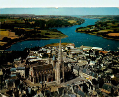 Tréguier * Vue Aérienne Sur La Place De L'église Et La Rivière Le Guindy - Tréguier