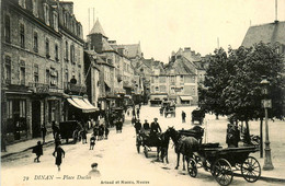 Dinan * La Place Duclos * Attelage * Commerces Magasins - Dinan