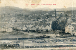 70 -  Héricourt - Le Haut De La Ville - Vue Sur La Gare Avec Le Train - Héricourt