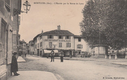 01 MONTLUEL     L'entrée Par La Route De Lyon      …avec Café-hôtel Du Cheval Blanc   TB PLAN 1914.   RARE - Montluel