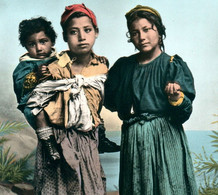 ALGERIE ENFANTS MENDIANTS CARTE PHOTO DENTELLEE RPPC REAL PHOTO ALGERIA NATIVE BEGGAR CHILDREN AFRIQUE NORD - Niños