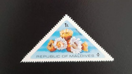 SO) MALDIVES FLORA, MNH TRIANGULAR RING - Malediven (1965-...)