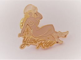 Superbe PINS PIN'UP NUE SEXY  YELLOW ROSE / 33NAT - Pin-ups