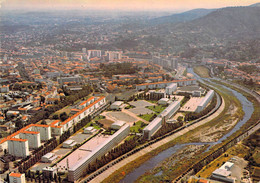 30 - Alès - Vue Aérienne Sur La Cité Des Prés Saint Jean - Au 1er Plan : Le Gardon - Alès