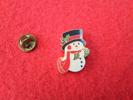 Pin's Pin S NOËL BONHOMME DE NEIGE (basarcollect28) - Navidad