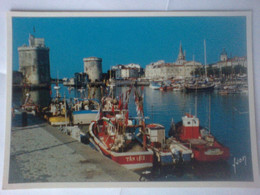 La Rochele Chatrente Maritime - Le Vieux Port - Chalutiers - Yvon Arcuen - Pêche