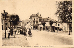 CPA -  TOURNAY  (65)   Joueurs De Boules Sur La Place  (  Pétanque ) - Tournay