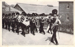 CPA Royaume Unis - Hampshire - Aldershot - Church Parade - 2nd Inniskillen Fusiliers - J. B. N. - Sepia Gloss Series - Autres & Non Classés