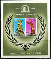 "RB0007 Maldives 1968 Year Of Human Rights Sculpture Catalog $10 S/S  " MNH - Malediven (1965-...)