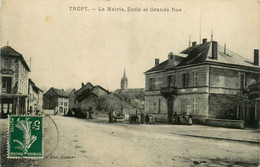 Trept * Grande Rue * La Mairie Et L'école Du Village - Other & Unclassified