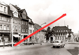 AK Eisenberg Thüringen Ernst Thälmann Platz Großer Brühl HO Lebensmittel Laden Sparkasse Wartburg Lada Fabrikstraße DDR - Eisenberg