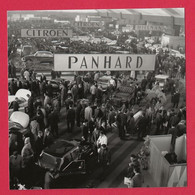 BELLE REPRODUCTION D'APRES UNE PHOTO ORIGINALE - STAND PANHARD AU SALON DE L'AUTOMOBILE 1963 - Coches