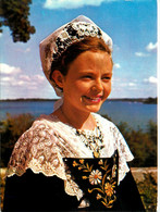 Ile Aux Moines * Jeune Fille Du Pays En Coiffe Et Costume - Ile Aux Moines