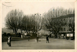 Alès * La Place Gabriel Péri * Camion Automobile Voiture Ancienne - Alès