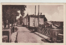 Vouneuil-sous-Biard - Le Viaduc Et Le Café Martin - (F.6468) - Vouneuil Sous Biard