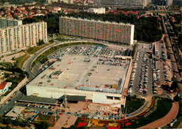 Bron * Lyon * Vue Aérienne Sur Les Nouvelles Galeries * Parking * Quartier Cité - Bron