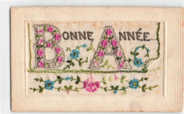 CPA Brodée Fantaisie -  Bonne Année - Enveloppe Brodée - Fleurie - J S Paris - Brodées