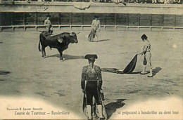 Marseille * Course De Taureaux , Banderillero Se Préparant à Banderiller Au Demi Tour ! * Manade Corrida 1905 - Non Classés